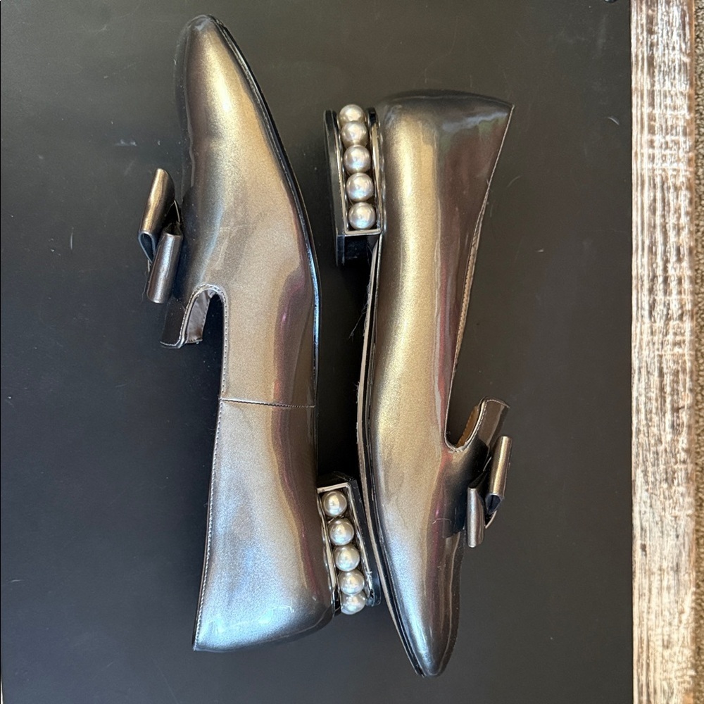 Silver Bow pearl heel Loafers Town Shoes. Size 38.5. - Picture 4 of 5